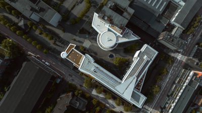Huolellinen rakennussiivous julkisen sektorin kohteessa