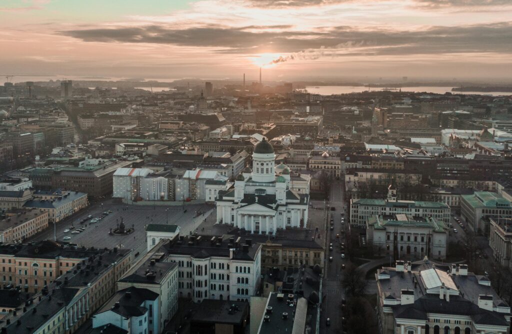 Alakattojen siivous koko Uusima ja Hyvinkää – teknisten tilojen siivous työmaalla